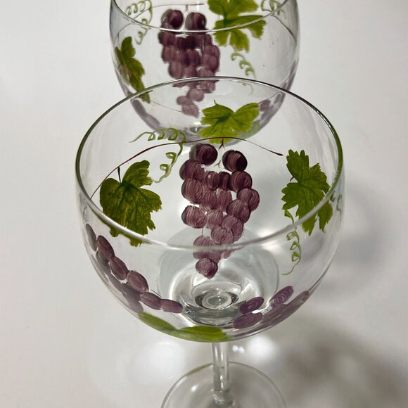Wine Glasses - Set of 2 Grape and Leaf Pattern Goblets for Entertaining, Gifts - Picture 3 of 3